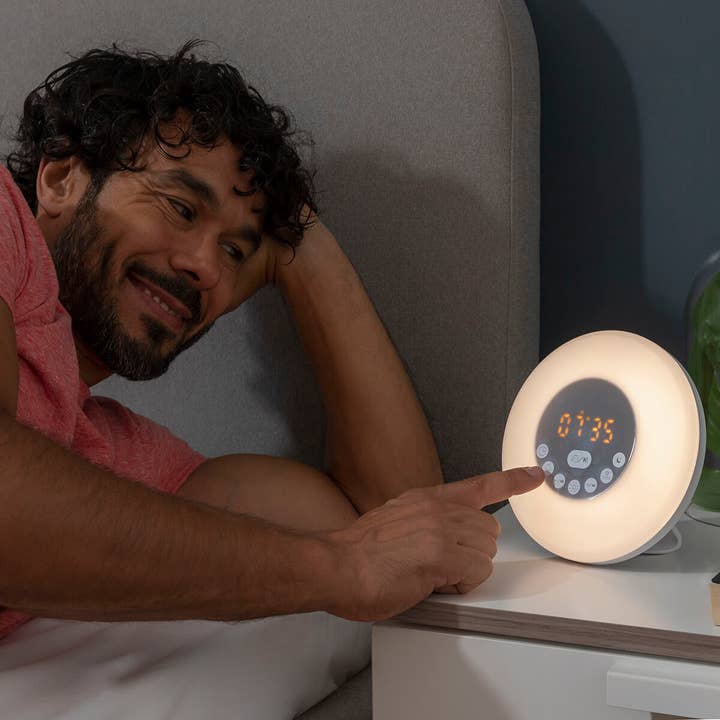 DESPERTADOR RECARGABLE CON ALTAVOZ
