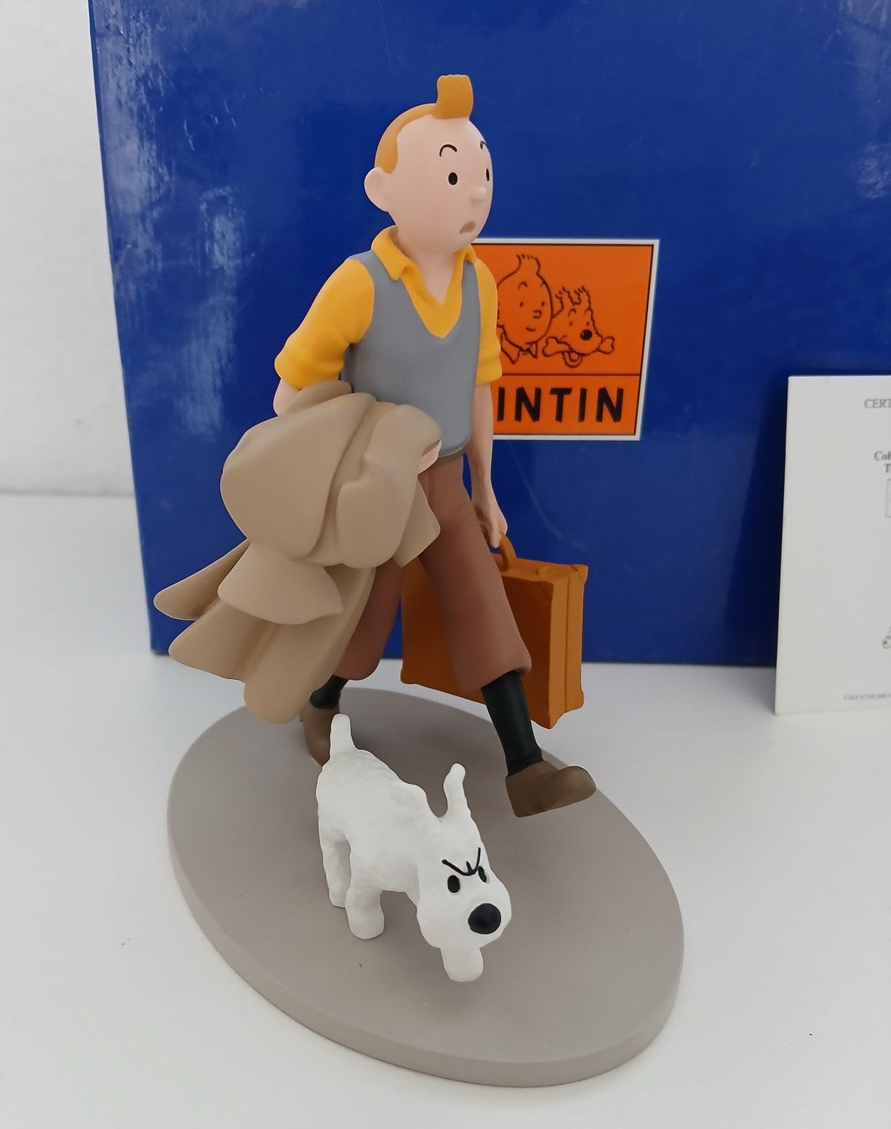 Tintín con Milú en ruta