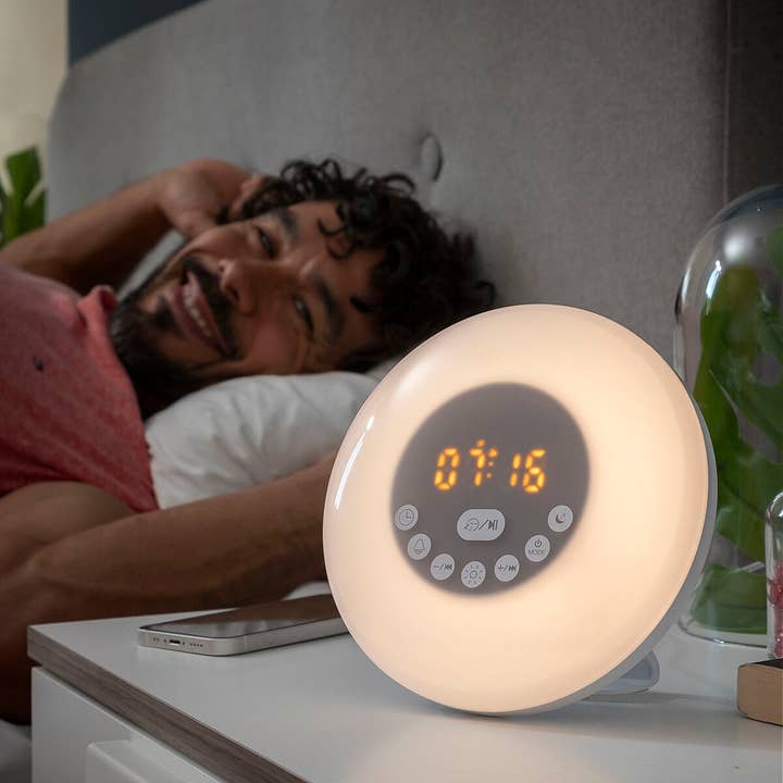 DESPERTADOR RECARGABLE CON ALTAVOZ