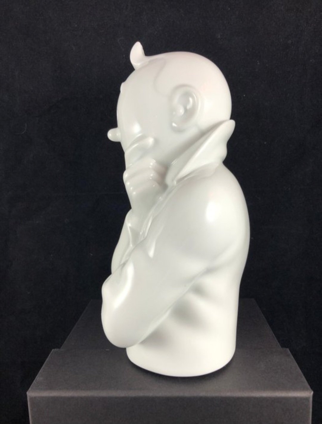 Statuette Tintin pense (24cm) Version Brillante - Porcelana