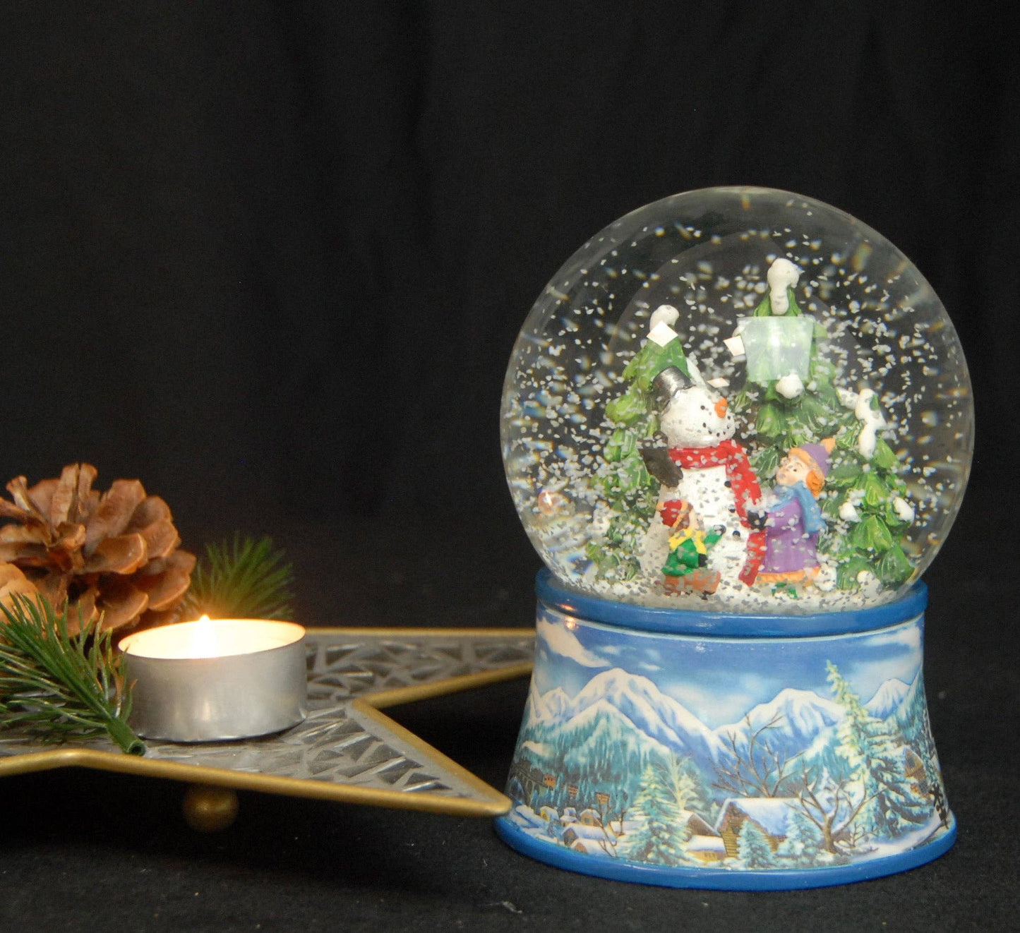 Bola de nieve nostálgica para niños construyen un muñeco de nieve sobre un pedestal, paisaje invernal, azul claro, 100 mm de diámetro, con caja de música