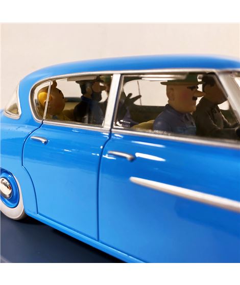 coche-escala-1-24-34-la-voiture-des-interpretes-laffaire-tournesol (1)