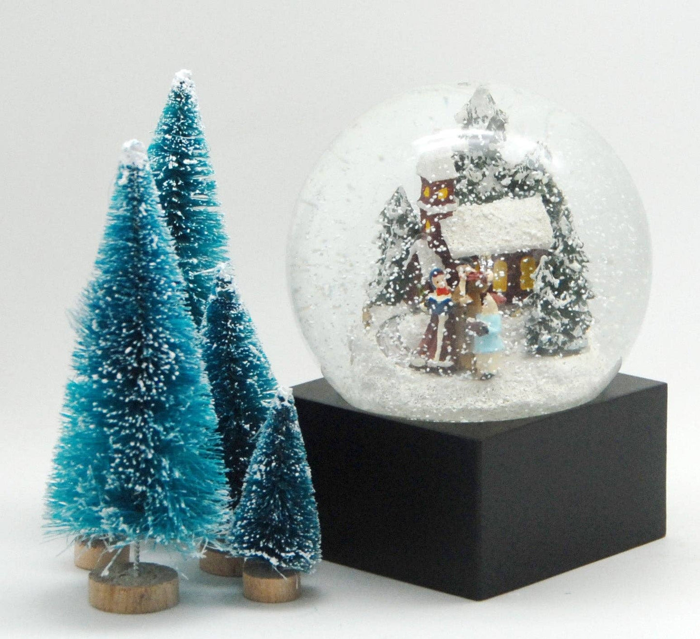 Bola de nieve para paseo navideño sobre base cuadrada negra «Pure-line» de 10 cm de diámetro