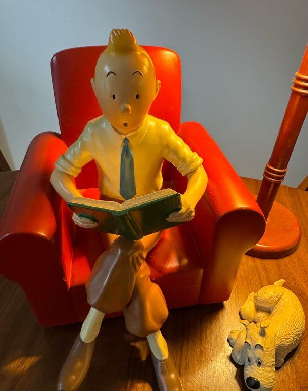 Figurine Tintin dans son fauteuil – Pixi Regout – (1992)