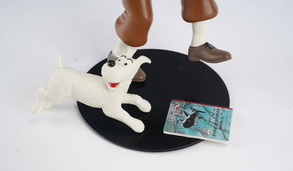 Tintin tenant les albums – Version 1 – Collection Images Mythiques –2011
