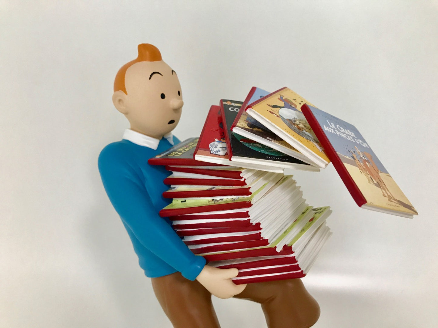 Tintin tenant les albums – Version 1 – Collection Images Mythiques –2011